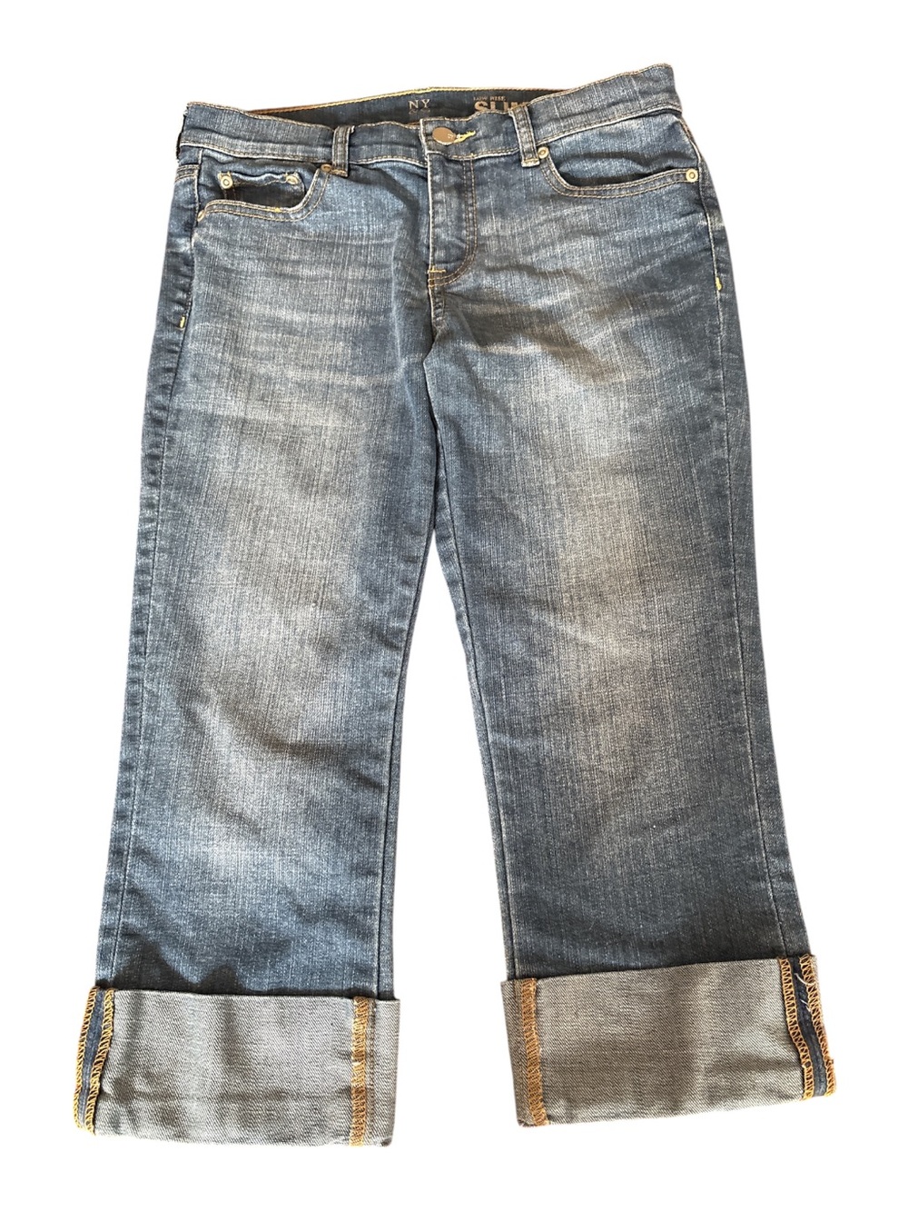 NEW YORK & COMPANY LIGHT WASH DENIM JEANS LOW RISE SLIM CROP SIZE 4 BARELY WORN